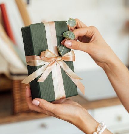 Какой подарок можно дарить детям