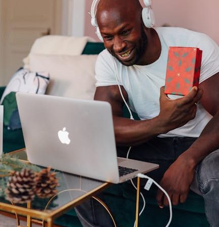 Где можно купить хороший подарок