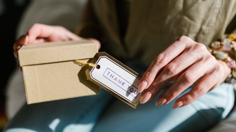 В каких магазинах упаковывают подарки