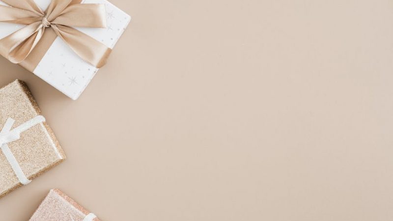 Купить и отправить подарок