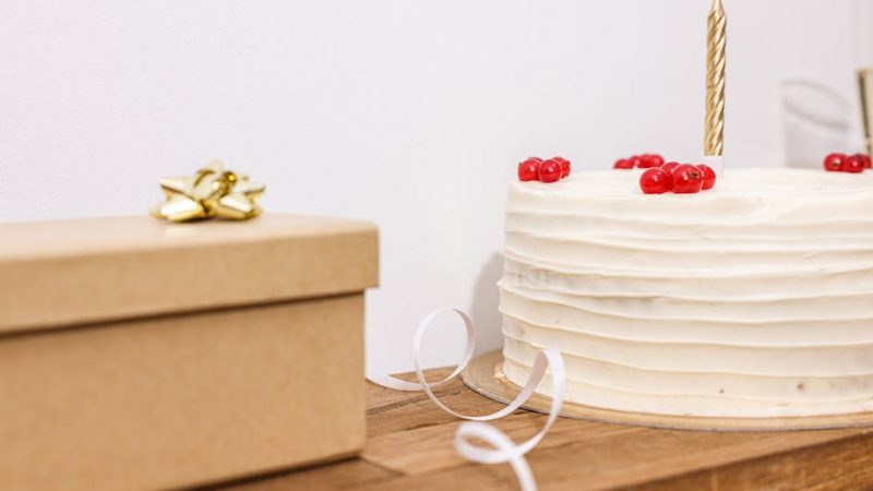 Какой подарок подарить на 1