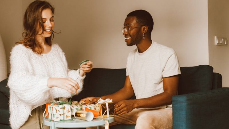 Какие подарки можно подарить учителям на выпускной