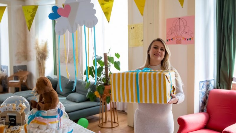 Какой подарок можно подарить женщине