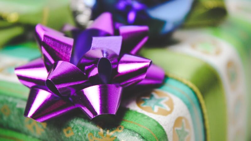 Купить подарок жене на день