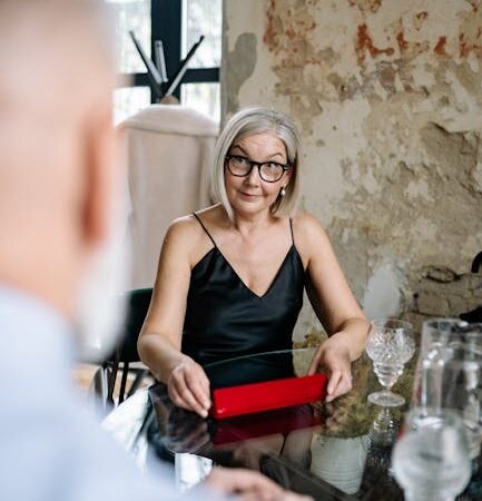 Что можно подарить женщине на день