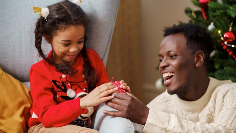 Купить какой нибудь подарок