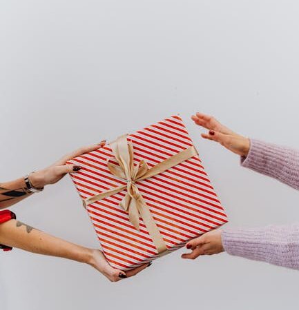 Каким женщинам мужчины дарят подарки