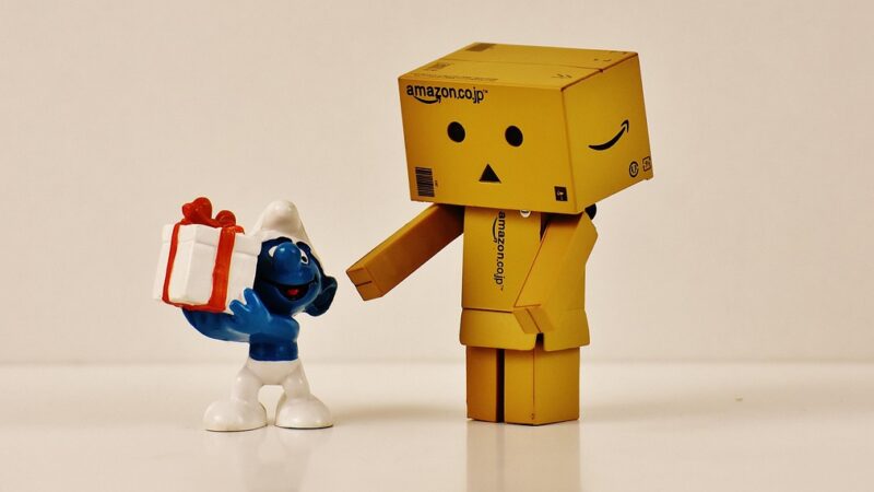 Что подарить новорожденной девочке