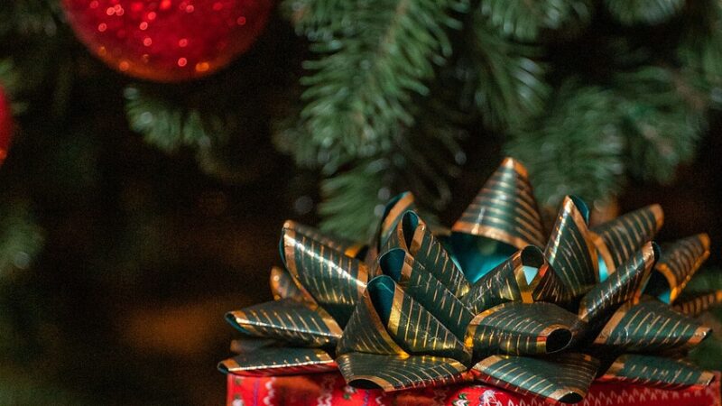 Что подарить на выписку