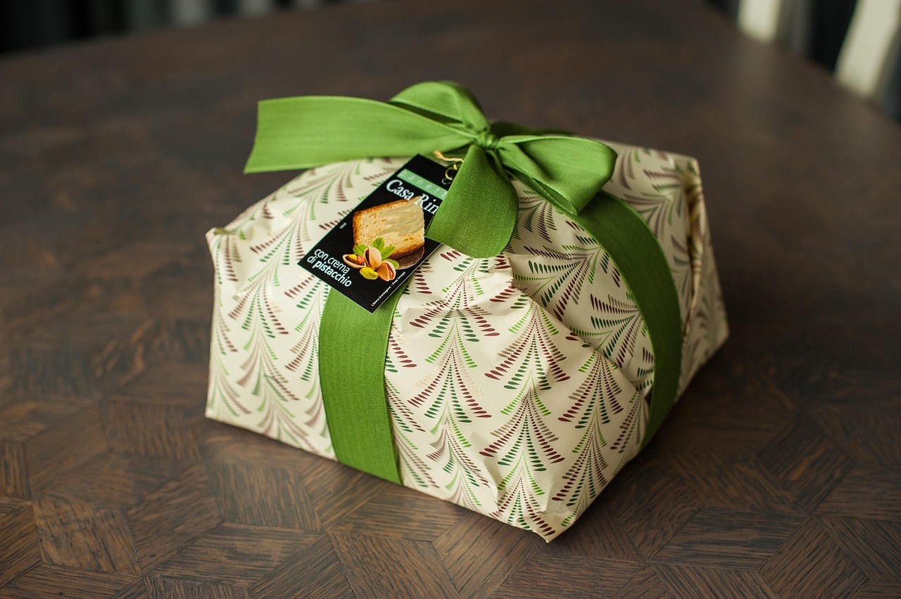 Купить подарки коллективу