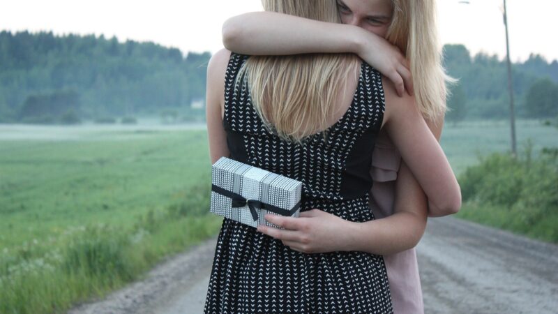 Какой подарок можно подарить другу